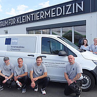 Das Team von HPM Innenausbau Chemnitz und Mitarbeiter des Fachzentrums für Kleintiermedizin in Chemnitz
