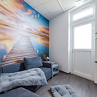 Wartezimmer im Fachzentrum für Kleintiermedizin in Chemnitz mit wandfüllender Fototapete
